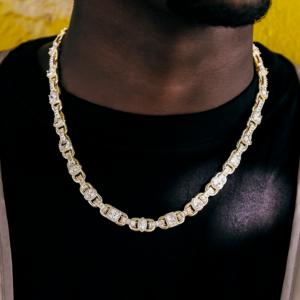 Diamond Cluster Mariner Chain in Yellow Gold