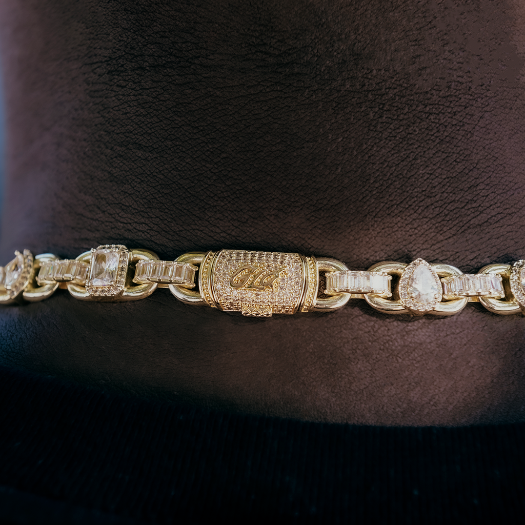 Diamond Cluster Mariner Chain in Yellow Gold